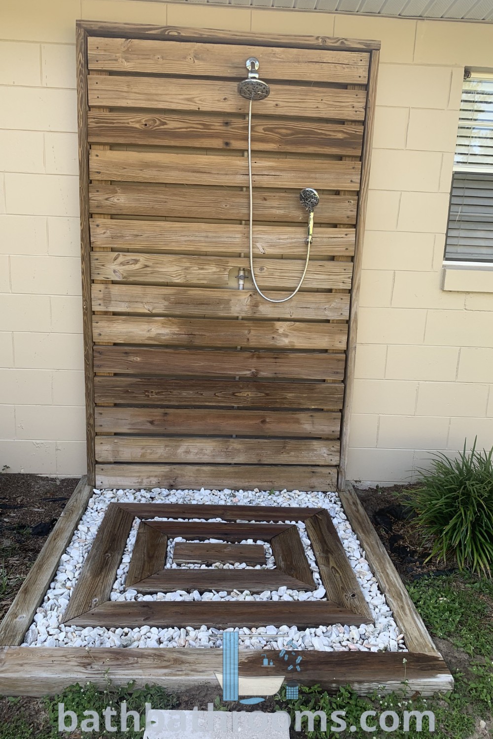 An outdoor dog washing station featuring a cozy design for easy pet cleaning. This outdoor shower for dogs is perfect for backyards, incorporating elements of style and functionality. Discover more unique ideas at bathbathrooms.com.
